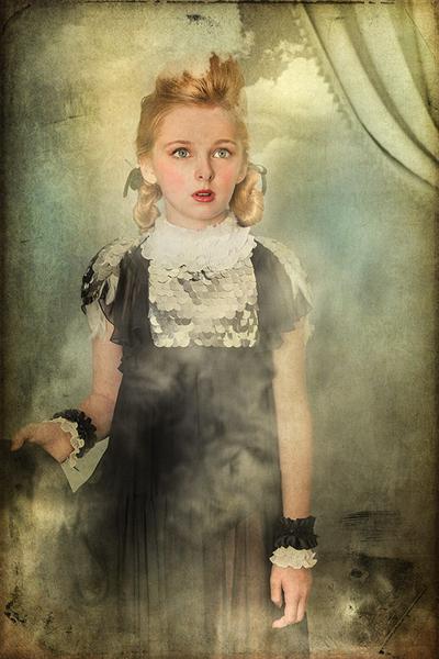 Modern Queen Kids Shining Armor Collar in Gold